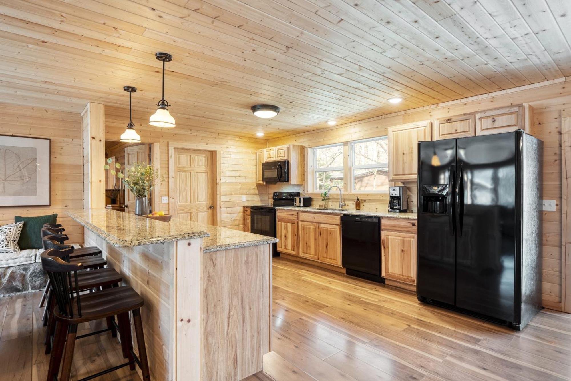 Sugar Cove By Avantstay Cabin By The River W Hot Tub Pool Table Guest House Gatlinburg Exterior photo